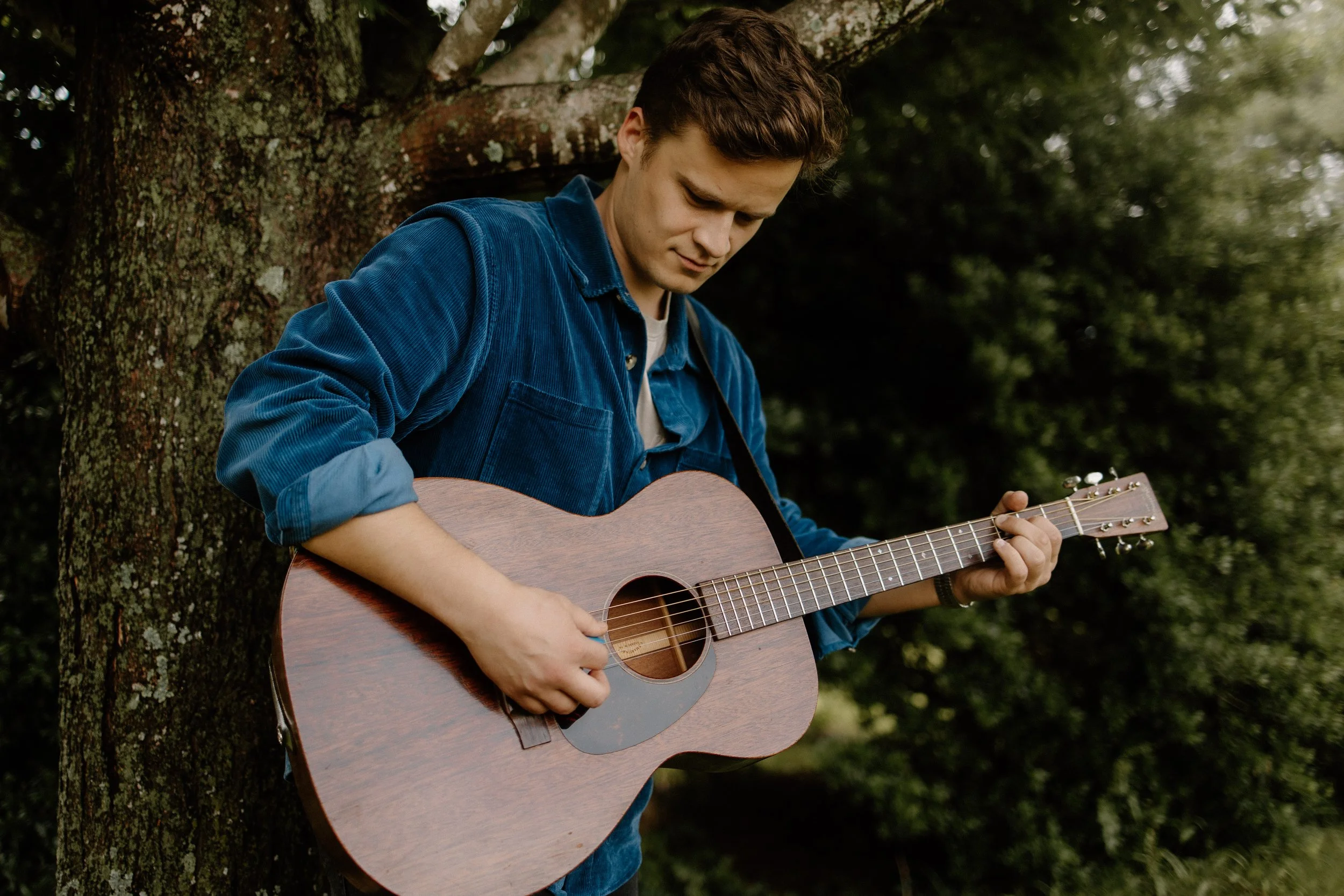 Johan Glidden performing outdoors